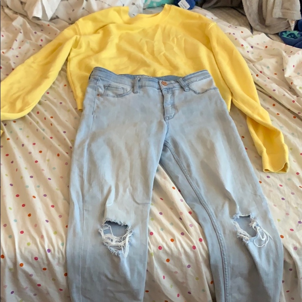 Cropped hoodie and jeans